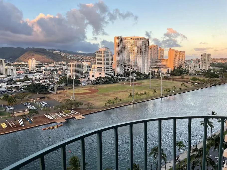 2 Bedroom Waikiki Condo Sleeps 6 Free Parking Honolulu