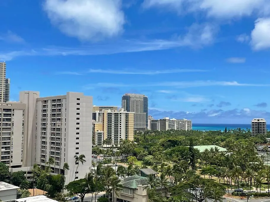 2 Bedroom Waikiki Condo Sleeps 6 Free Parking Honolulu