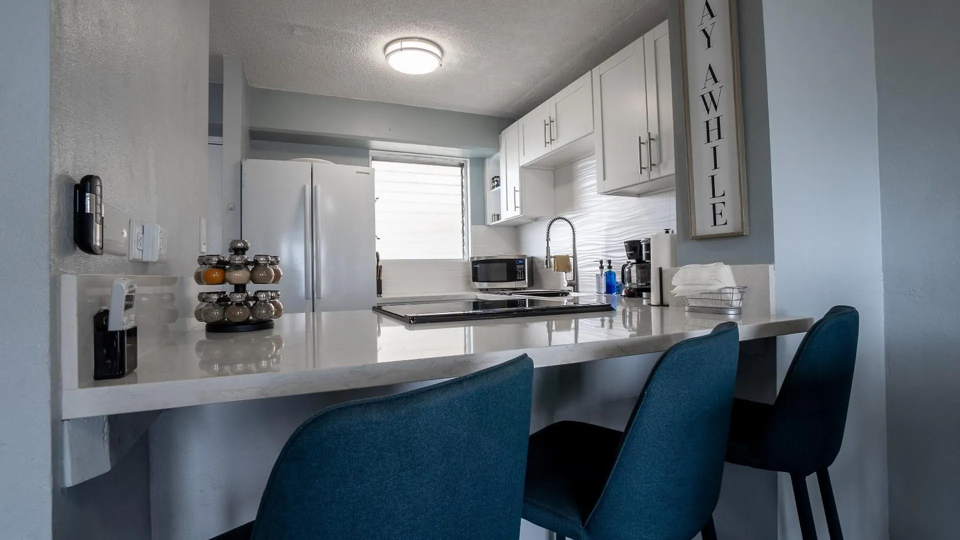 2 Bedroom Waikiki Condo Sleeps 6 Free Parking Honolulu