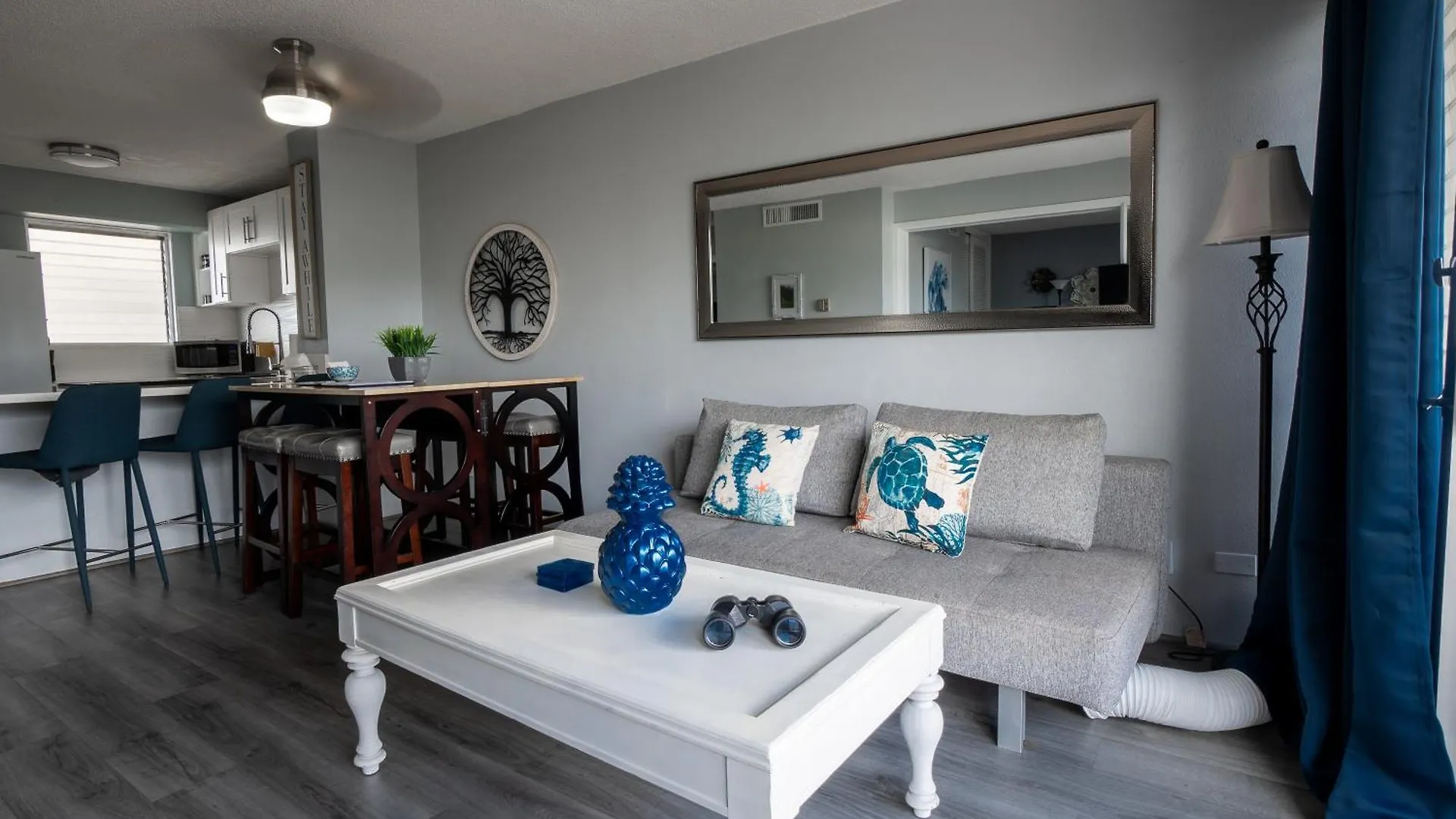 2 Bedroom Waikiki Condo Sleeps 6 Free Parking Honolulu