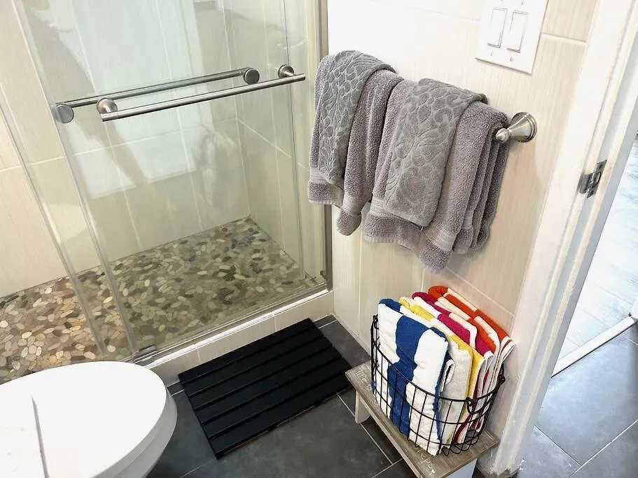2 Bedroom Waikiki Condo Sleeps 6 Free Parking ホノルル アパート