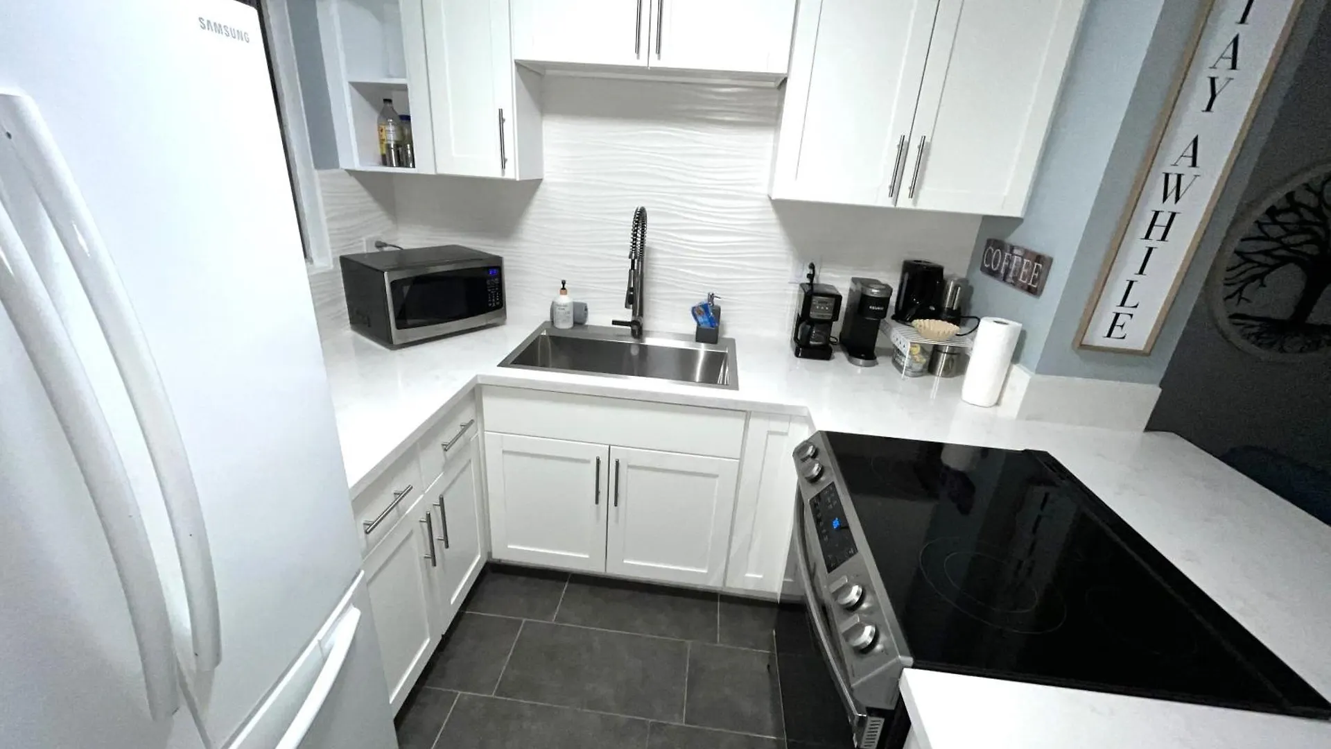 2 Bedroom Waikiki Condo Sleeps 6 Free Parking ホノルル