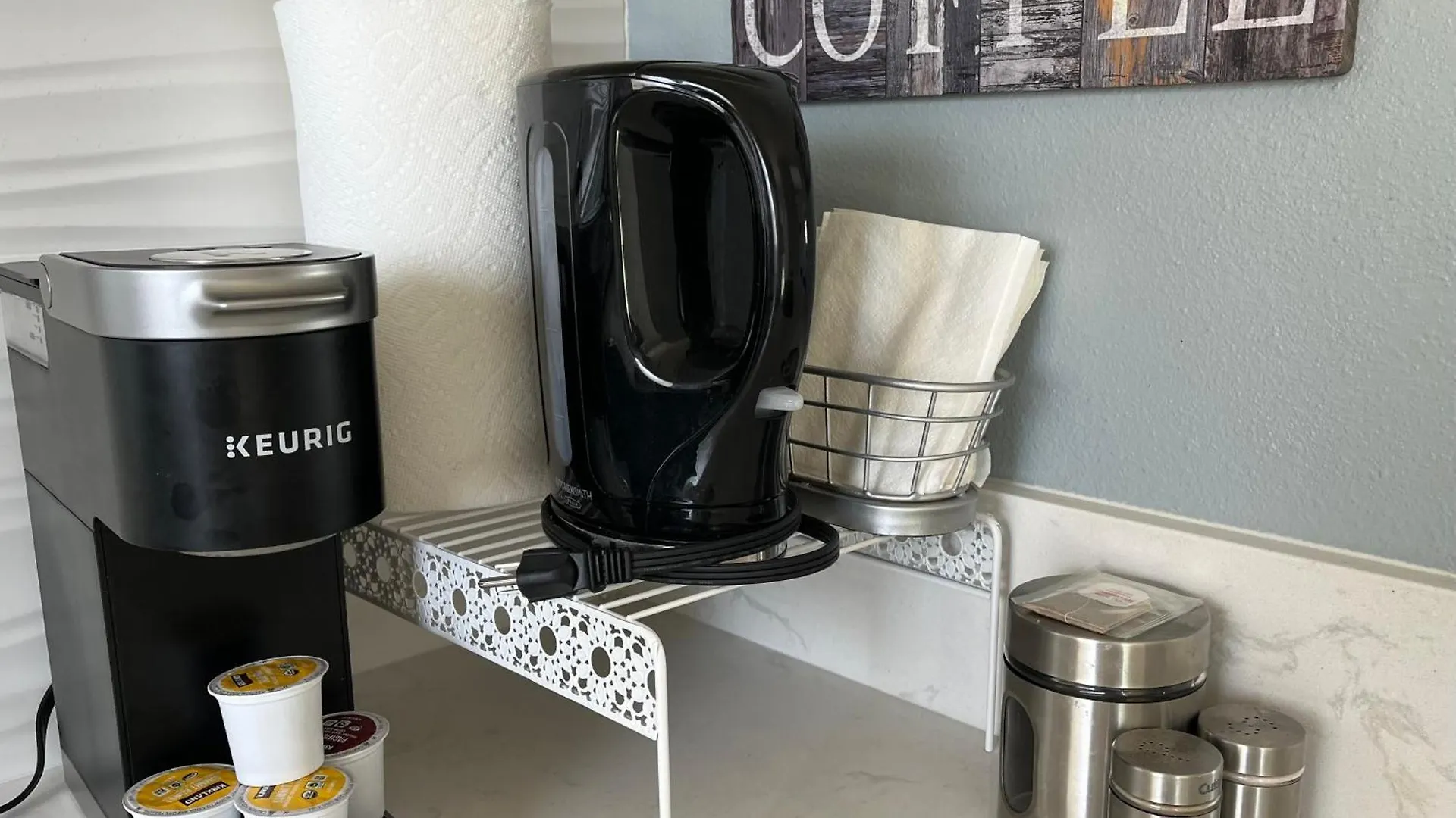 2 Bedroom Waikiki Condo Sleeps 6 Free Parking ホノルル 0*,  米国