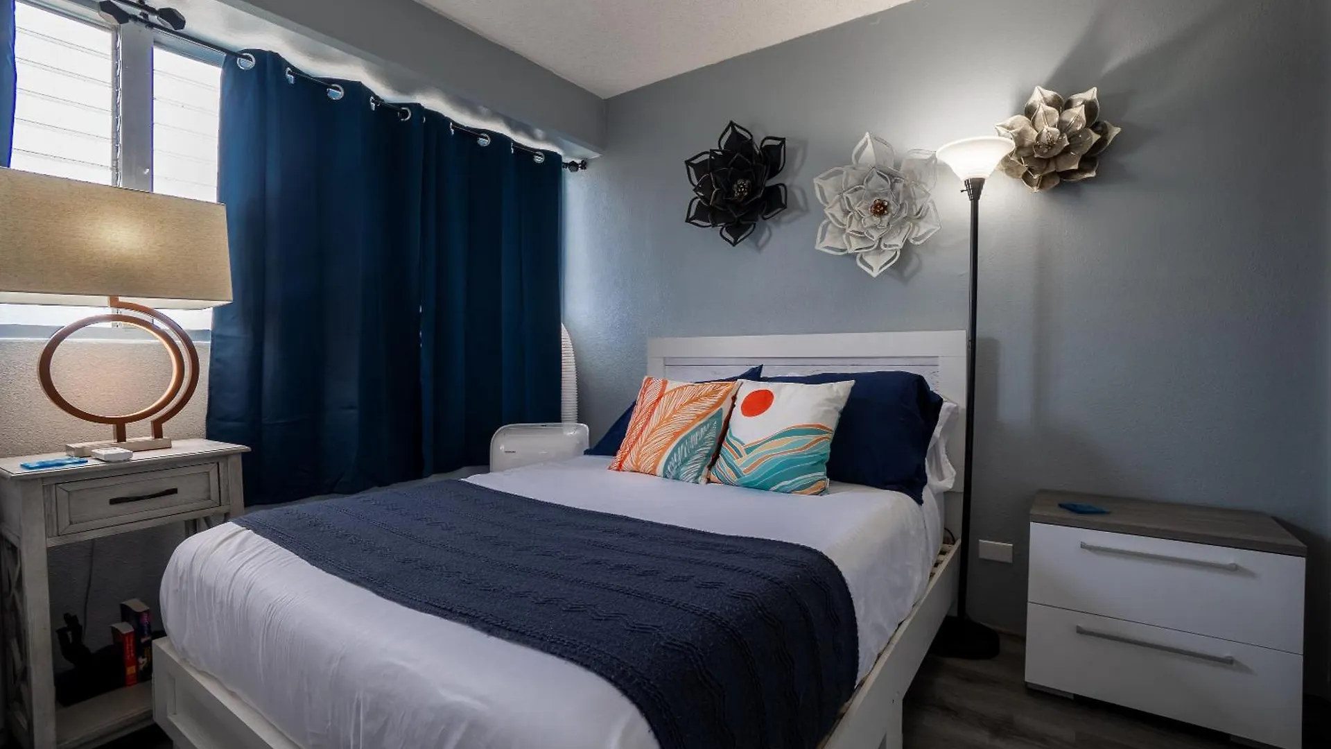 2 Bedroom Waikiki Condo Sleeps 6 Free Parking ホノルル アパート