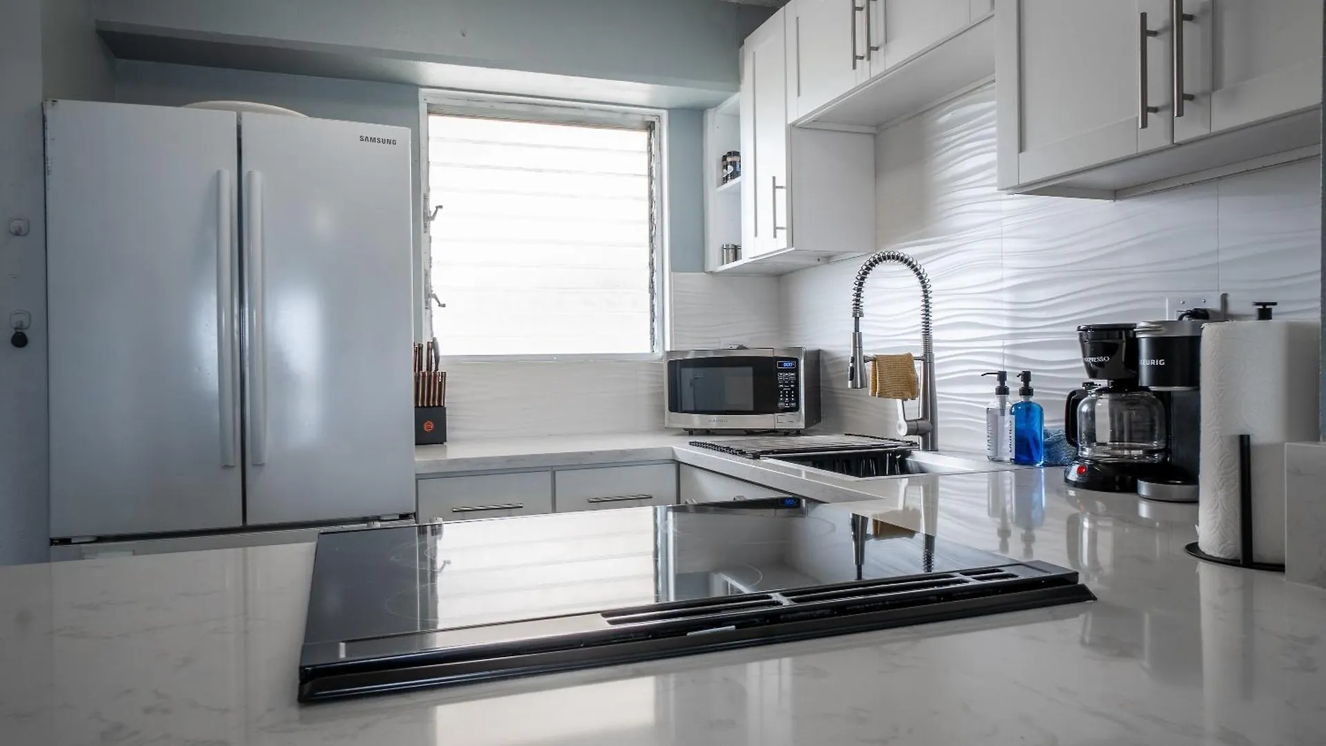 2 Bedroom Waikiki Condo Sleeps 6 Free Parking ホノルル 米国